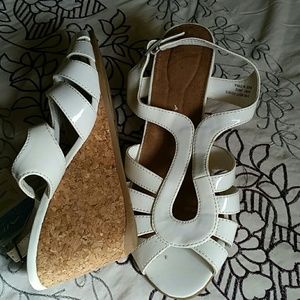 White ladies heel shoes